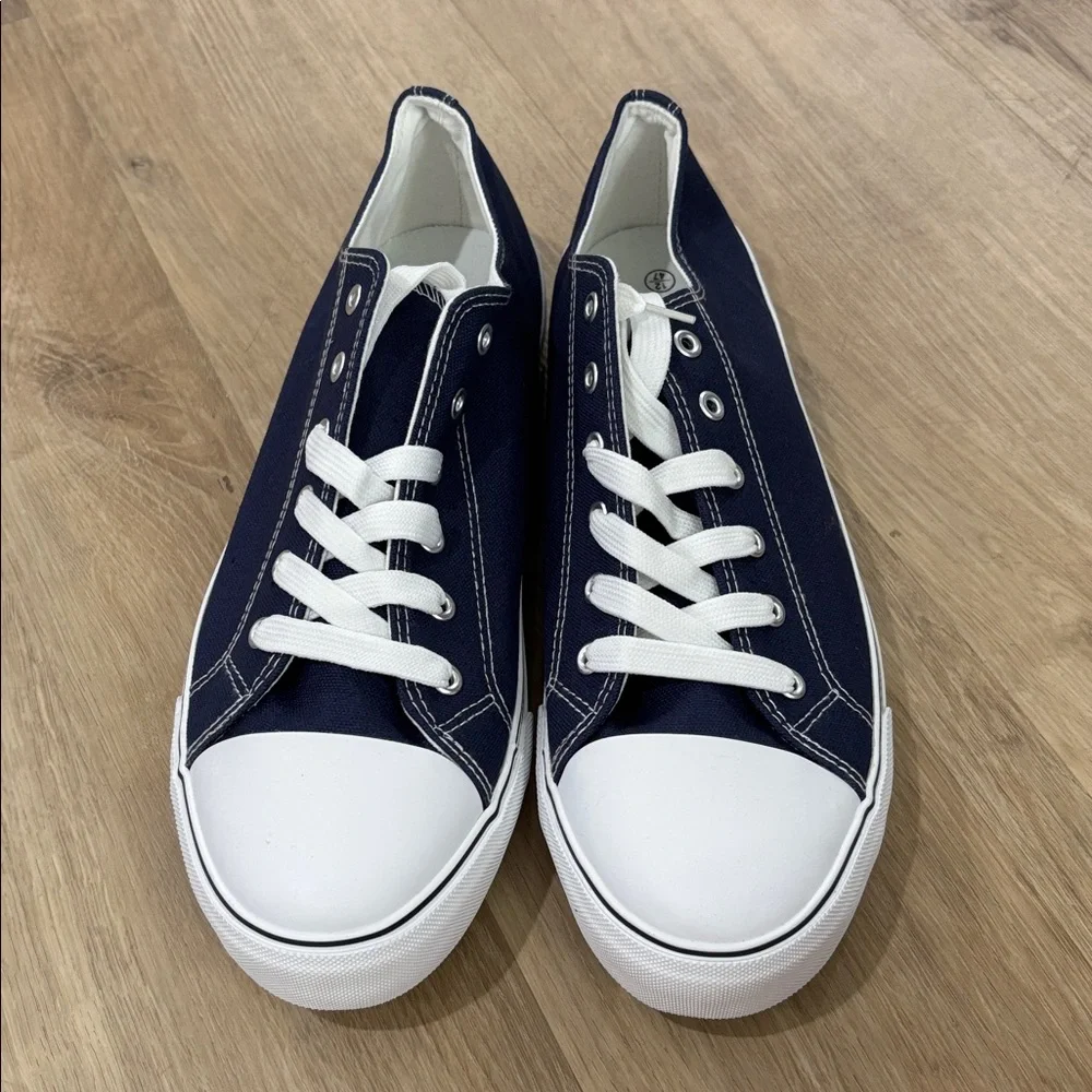 NEW Men’s Lace Up Canvas Sneakers - Picture 2 of 5